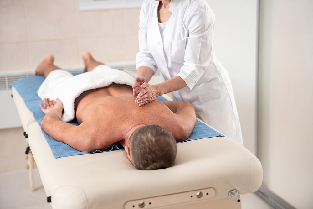 лікувальний масаж
