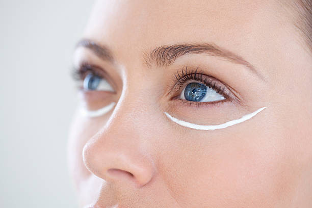 Шкіра навколо очей: особливості догляду
