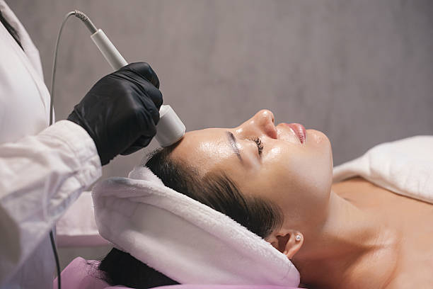 RF-ліфтинг у FineLine: як працює технологія та чому вона безпечна